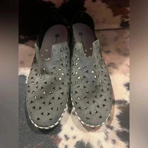 Eric Michael Inez Sneaker Slip Ons Pewter Size 38 7.5-8 Excellent Condition - Picture 3 of 6